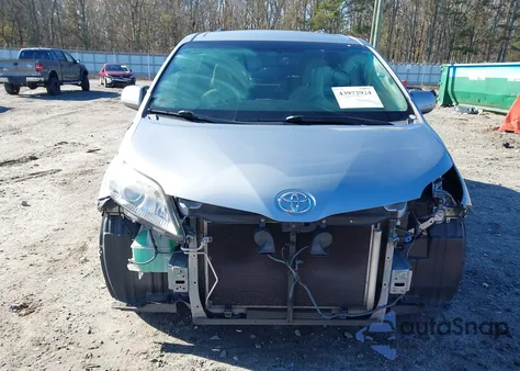 2011 Toyota Sienna Le V6 z USA, uszkodzony, nr VIN 5TDKK3DC5BS150470